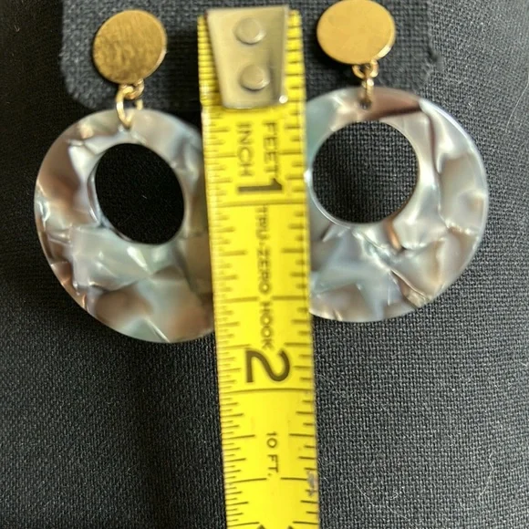 Abalone Look Post Earrings - Picture 4 of 4